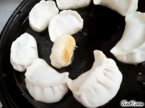 【韭菜鸡蛋水煎包】