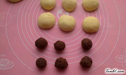 【豆沙小面包】