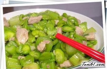 嫩蚕豆炒肉丁，清香味美的简单家常菜