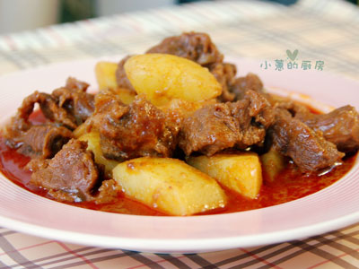 猪腿肉咖喱土豆的做法，香气扑鼻的简单下饭
