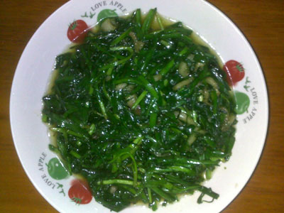 白肉炒韭菜，炒韭菜加点白肉鲜中带香