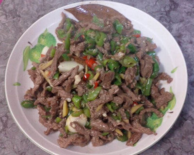 青椒焖牛肉片的简单家常做法