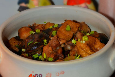 豆泡香菇炖鸡腿的做法，豆泡香菇炖鸡腿怎么