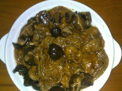 双菇烧油面筋的做法，简单好吃的家常烧油面