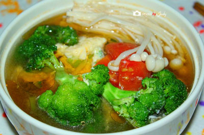 西兰花杂蔬汤，营养健康的简单家常菜