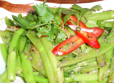 虾酱炒通菜梗的做法，通菜梗的简单美味吃法