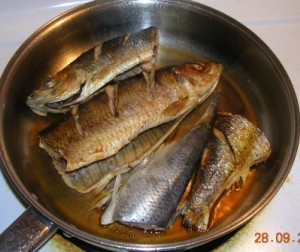 怎样煎鱼不粘锅,最简单的煎鱼方法