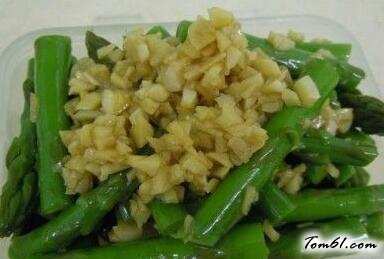 蒜蓉芦笋的两种不同做法