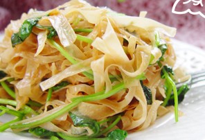 香菜炒豆皮，简单清爽