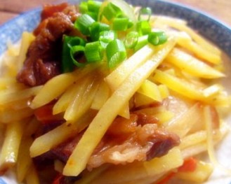 五花肉炒土豆丝的做法