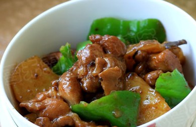 两种家常土豆炖鸡腿的做法