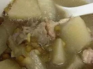 绿豆沙葛煲猪脊骨的做法