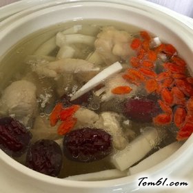 海参花胶乌鸡汤的做法