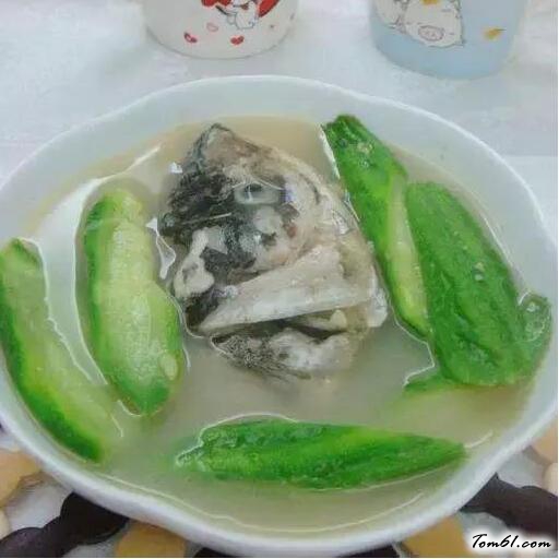 丝瓜豆腐鱼头汤的做法