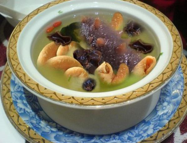 木耳海参汤的做法