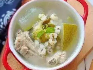 冬瓜荷叶扁豆薏米煲猪骨的做法