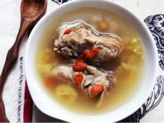 枸杞菊花煲排骨的做法