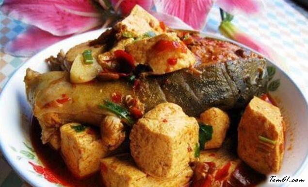 豆腐炖鱼的做法