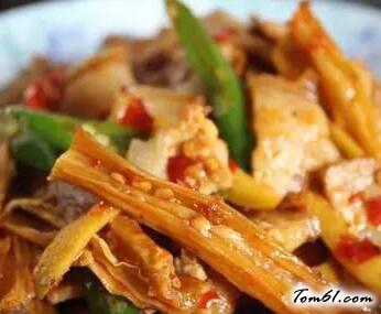 腐竹烧肉的做法