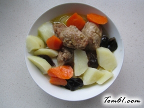 土豆胡萝卜牛肉丸汤的做法