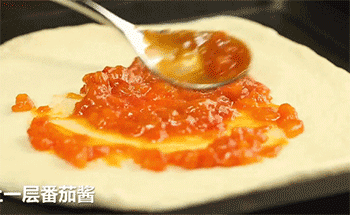 【培根披萨】刷上番茄酱