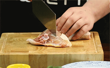 【藤椒鸡】鸡腿划斜刀