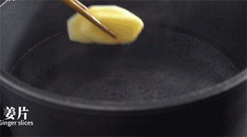 【南乳莲藕焖猪手】猪蹄焯水