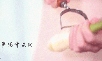 【魔芋烩三丁】高笋去皮