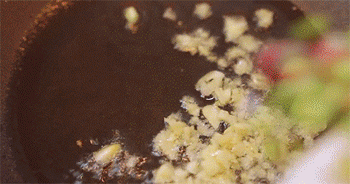 【酒鬼皮皮虾】爆香葱姜蒜