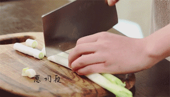 【墨鱼丸子】切葱
