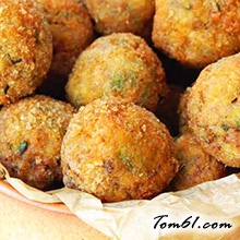 香椿爆浆芝士炸肉丸的做法