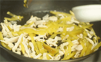 【榨菜肉丝粉】加入生抽