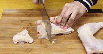 【特色辣子鸡】切鸡肉