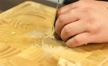 【虎皮椒酿肉】姜切片