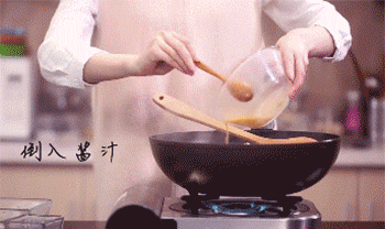 【魔芋烩三丁】倒入料汁