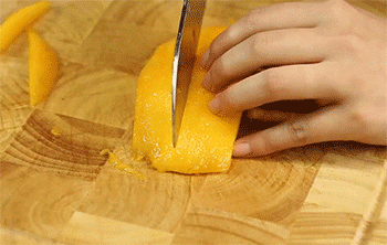 【芒果肠粉】芒果切条