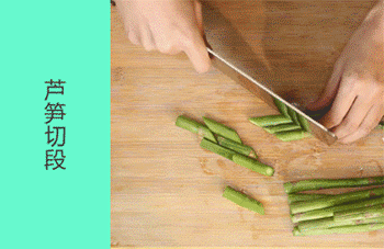 【芦笋圣女果炒虾仁】切芦笋