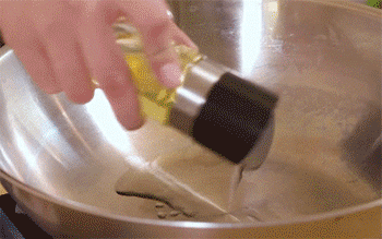 【土豆炖排骨】炒香辣椒酱