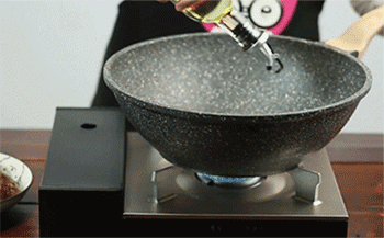 【沙爹烤牛肉干】热锅起油