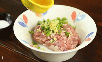 【虎皮椒酿肉】肉末调味