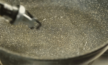 【培根鸡肉卷】热锅起油