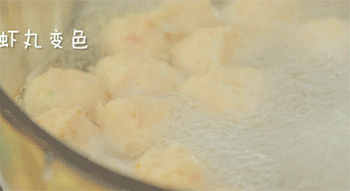 【萝卜丝虾丸汤】放蛋黄和萝卜丝