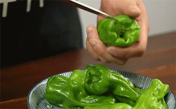 【虎皮椒酿肉】青椒划开