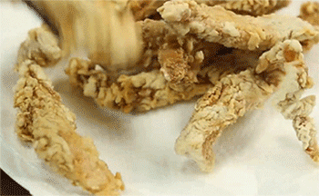 【老北京鸡肉卷】捞出鸡肉