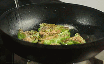 【虎皮椒酿肉】加入清水