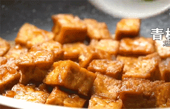 【可乐豆腐】放青椒粒
