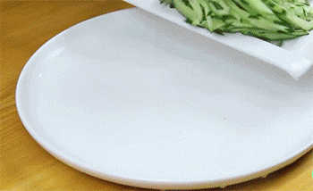 【荤素两丝】装盘