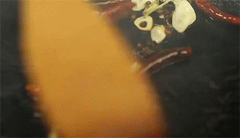 【酱香干锅藕片】爆香