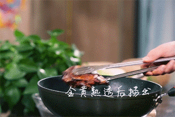 【茶香鸡腿】捞出鸡腿