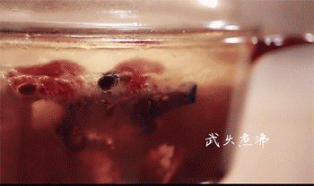 【黑豆猪尾汤】炖